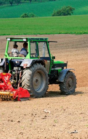 traktor auf feld